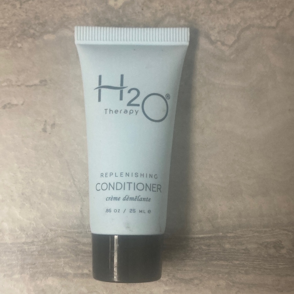 therapy H2O Light Blue Replenishing Conditioner Tube